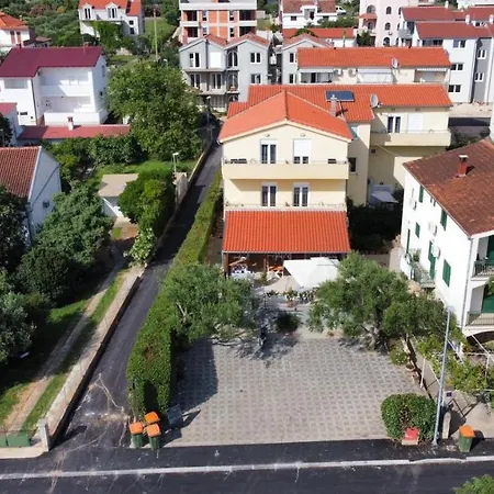Pansion Pikolo Maison d'hôtes *